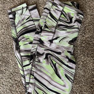 Lululemon Green and Gray Patterned Leggings with multiple pockets